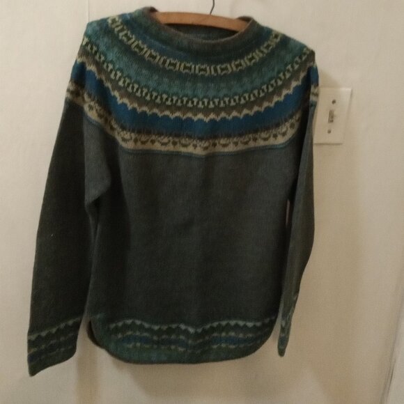 Unbranded Alpaka Sweater Sz S green and pattern around neckline Made in Pe - Picture 1 of 7